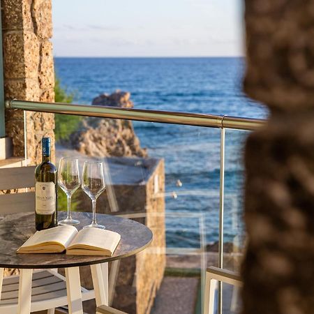 Black Rocks Family, Luxury Seafront Beach Maisonette 阿齐欧斯·贡多斯 外观 照片
