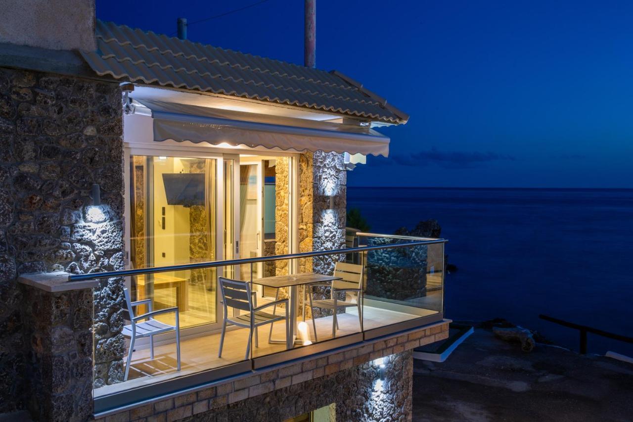 Black Rocks Family, Luxury Seafront Beach Maisonette 阿齐欧斯·贡多斯 外观 照片
