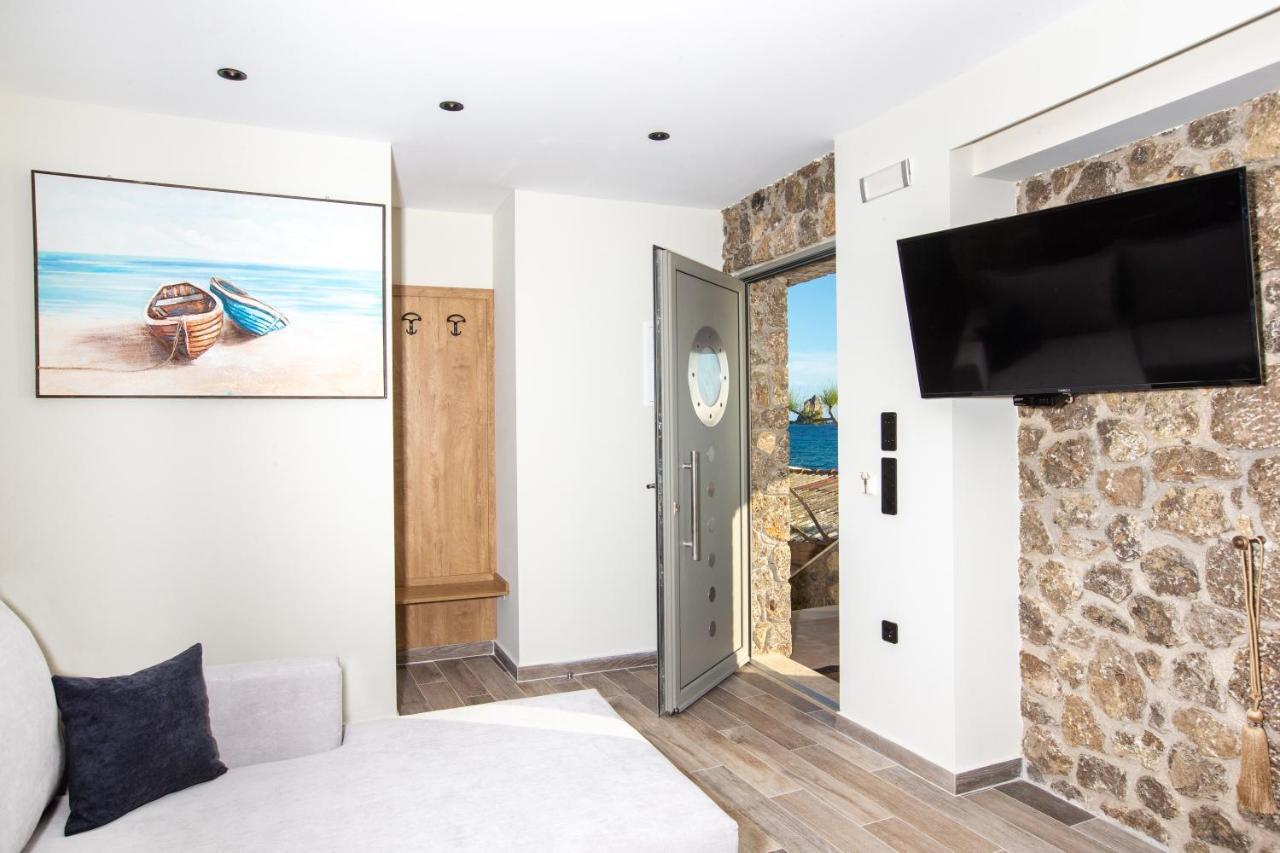 Black Rocks Family, Luxury Seafront Beach Maisonette 阿齐欧斯·贡多斯 外观 照片