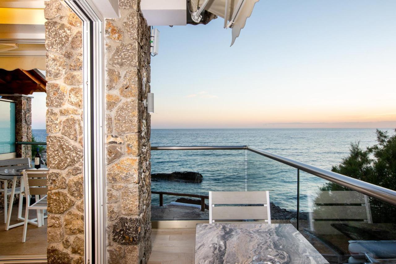 Black Rocks Family, Luxury Seafront Beach Maisonette 阿齐欧斯·贡多斯 外观 照片