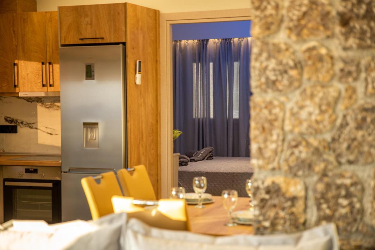 Black Rocks Family, Luxury Seafront Beach Maisonette 阿齐欧斯·贡多斯 外观 照片