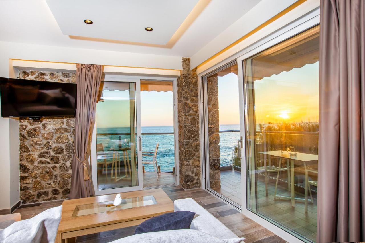 Black Rocks Family, Luxury Seafront Beach Maisonette 阿齐欧斯·贡多斯 外观 照片
